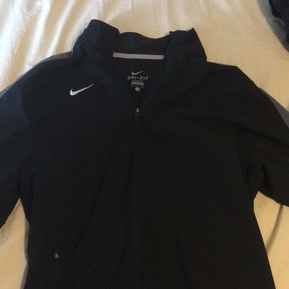 Short sleeve black nike windbreaker
